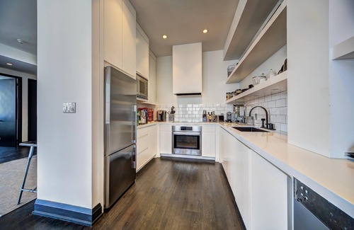 Toronto Entertainment District Apartment | Luxury PENTHOUSE w BREATHTAKING CN TOWER VIEWS