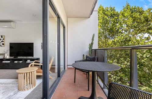 Perth Central Business District Apartment | Luxury Perth Getaway Modern Design