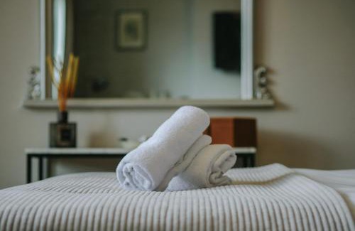 Cotham Apartment | Luxury Redland 1-Bed - Free Parking