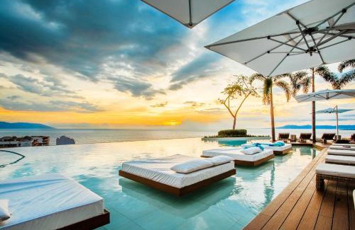 Alta Vista House | Luxury Resort Living on 9th Floor in Romantic Zone