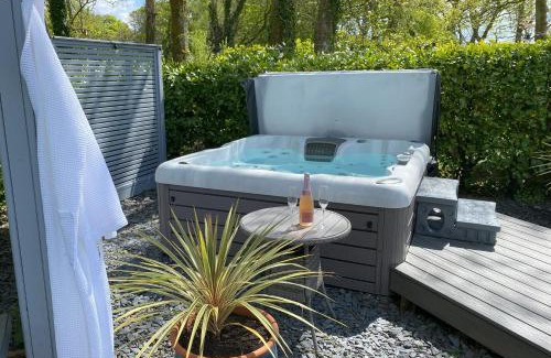 Mylor House | Luxury retreat with hot tub & wood burner - Mylor