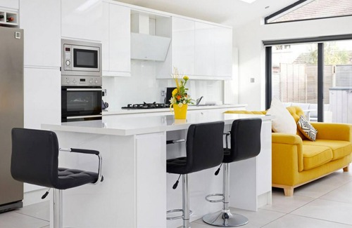 South Richmond Apartment | Luxury Richmond 3 Br Apart 6 Guests