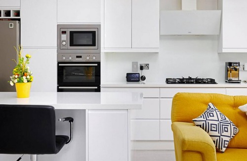 South Richmond Apartment | Luxury Richmond 3 Br Apart 6 Guests