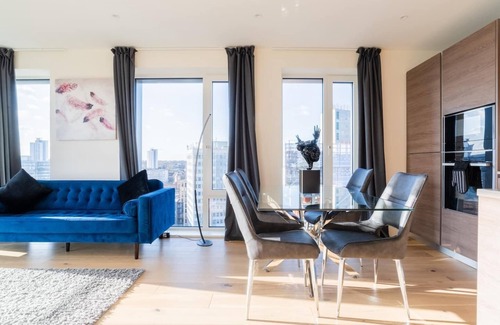 Woolwich Apartment | Luxury river side penthouse