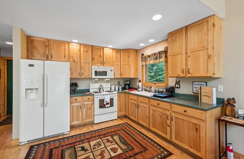 Rustic Cabin | Luxury Riverfront cabin with a HOT TUB! No cleaning fees!