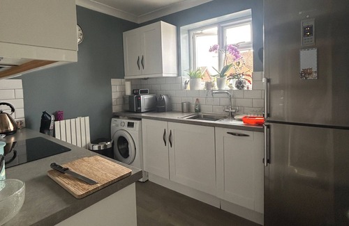 Walton-on-Thames Apartment | Luxury Riverside Apartment in Walton-on-Thames
