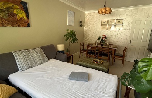 Walton-on-Thames Apartment | Luxury Riverside Apartment in Walton-on-Thames