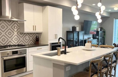 Northfield House | Luxury Rooftop Patio Home - Mountain & City View’s