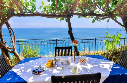 Pogerola Apartment | Luxury Room With sea View in Amalfi ID 3938