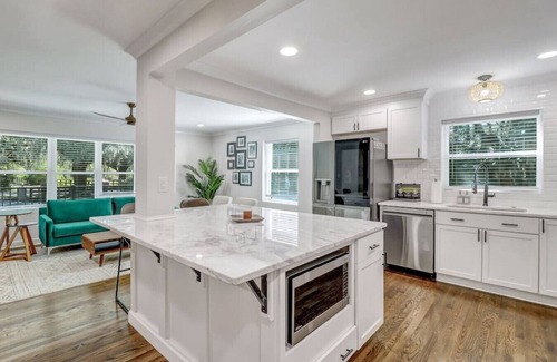 Savannah House | Luxury Savannah Retreat (Heated Pool+Pet Friendly)