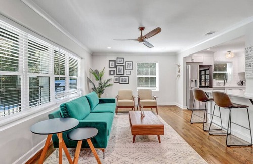 Savannah House | Luxury Savannah Retreat (Heated Pool+Pet Friendly)