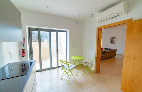 Għadira Apartment | Luxury Seaview Pool-Hosted by Sweetstay