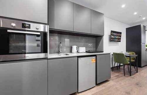 Golders Green Apartment | Luxury Spacious 2 Person Suite in North London