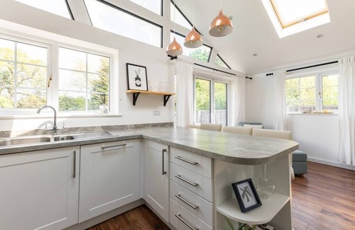 Potters Bar House | Luxury & Spacious 2 Bed Annex with Private Garden