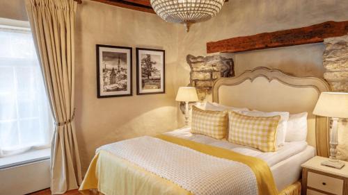 Abu Qurqas Hotel | Luxury stay