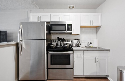 Peaceful Valley Apartment | Luxury Studio Oldtown Scottsdale Free Parking