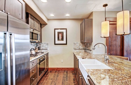 Peak 8 Condo | Luxury Studio Steps From Winter Activities, Sleeps 4! Studio Bedroom Condo by RedAwning