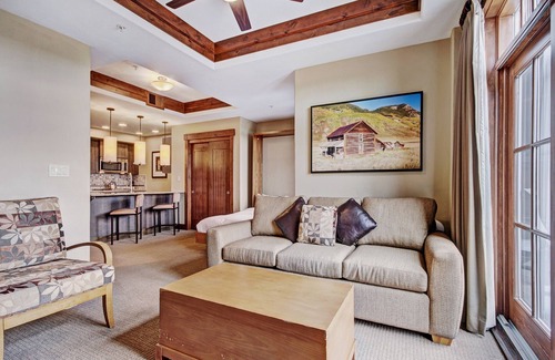 Peak 8 Condo | Luxury Studio Steps From Winter Activities, Sleeps 4! Studio Bedroom Condo by RedAwning