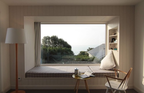 Bonchurch House | Luxury, Stylish Home, With Garden, Sea Views and Parking.
