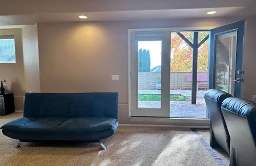 Bull Mountain House | Luxury Suit w/ Pool table HotTub