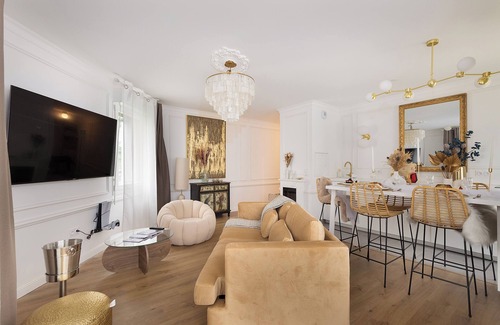 Bagneux Apartment | Luxury Suite 10 Minutes from Paris - Private Sauna, Cinema & Premium Experiences