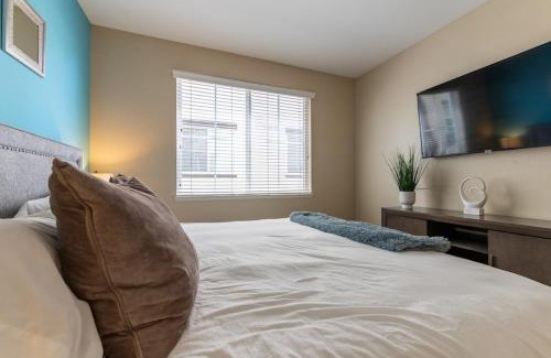 Valencia Apartment | Luxury Suite, Fast Wifi, King Bed, Pool And Spa