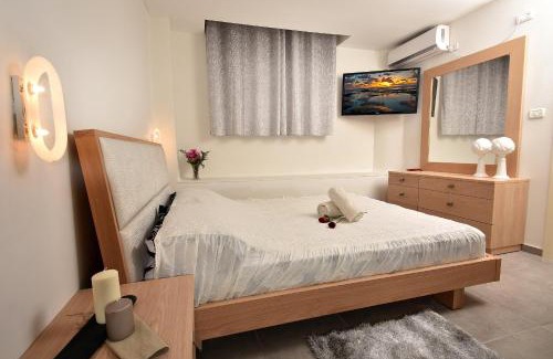 Tiberias Apartment | Luxury Suite with Jaccuzzi & Heated Pool