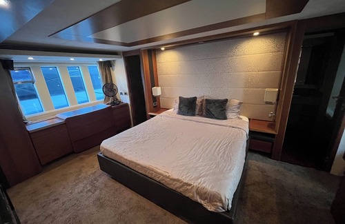 Sydney Boat Rental | Luxury Super Yacht sleeps 10 Berthed amongst restaurants and cafes.