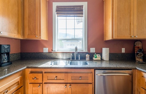 Sun Valley House | Luxury Townhome-Steps From a Mt. Rides Bus Stop