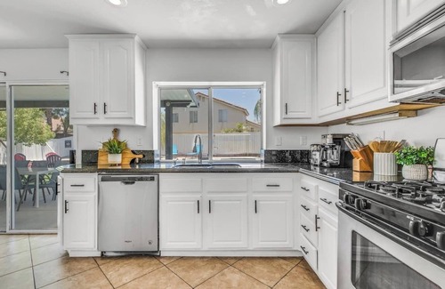Riverside House | Luxury Tropical Modern Villa Pool/Jacuzzi & Game Room!