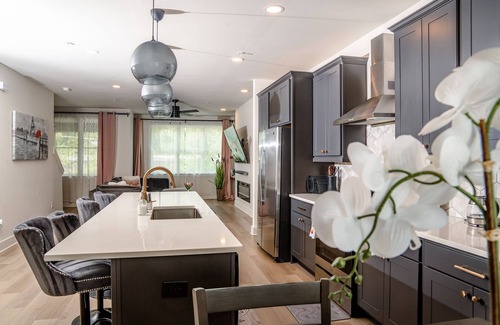 Castleberry Hill House | Luxury Urban Escape with Rooftop in downtown Atlanta