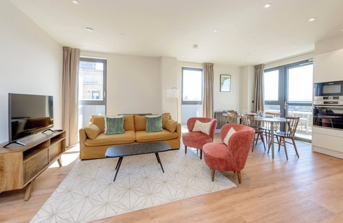 Tottenham Hale Apartment | Luxury Urban Hideaway