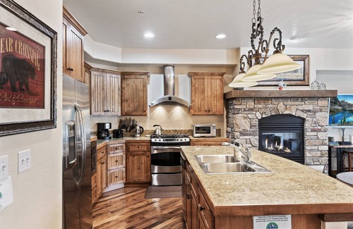 Bear Crossing House | Luxury Villa 835 I Private Hot Tub I Great Views I Best Price I Discounted Attractions