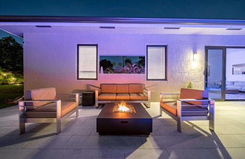 Golden Glades Villa | Luxury Villa Amara w/Heated Pool/Sauna/Gym/BBQ