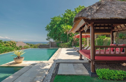 Banjar Villa | Luxury villa close to Lovina with pool and staff and spectacular views!