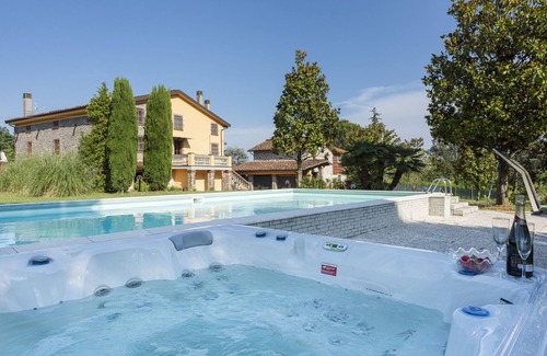 Leccio Villa | Luxury villa for your Tuscan holidays, a few minutes from Lucca, private swimmin