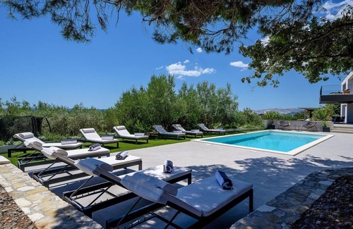 Kastel Kambelovac Villa | Luxury Villa Yara with a Private Pool, Gym, Sauna, and Sea View