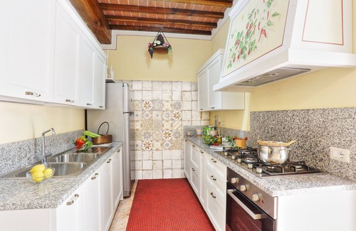 Palaia Villa | Luxury Villa in Tuscany with Pool near Pisa and Florence - Ten Bedrooms 20 pl
