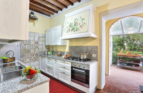 Palaia Villa | Luxury Villa in Tuscany with Pool near Pisa and Florence - Ten Bedrooms 20 pl