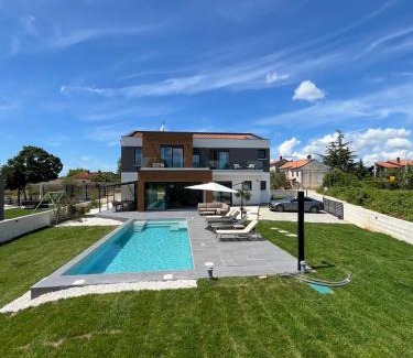 Orbanici Villa | Luxury Villa Kiara with private heated pool and jacuzzi- 15min from sea