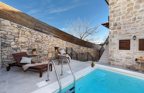 Pakostane Villa | Luxury villa Laurana, 3 bedrooms, 4 bathrooms, 8 people, pool, privacy, nature