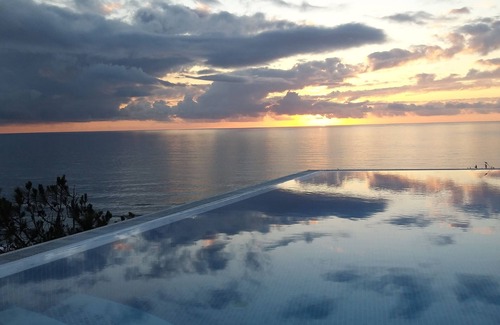 Falca Villa | Luxury villa on the coast with private pool, terrace, sea view. Near Nazaré