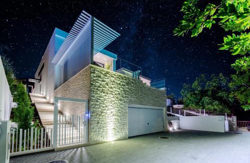 Sutivan House | Luxury "Villa Pax" with heated infinity-pool, 8 sleeps
