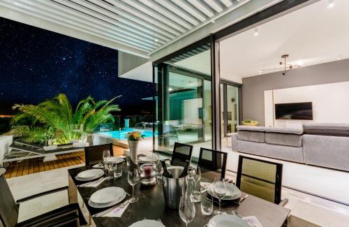 Sutivan House | Luxury "Villa Pax" with heated infinity-pool, 8 sleeps