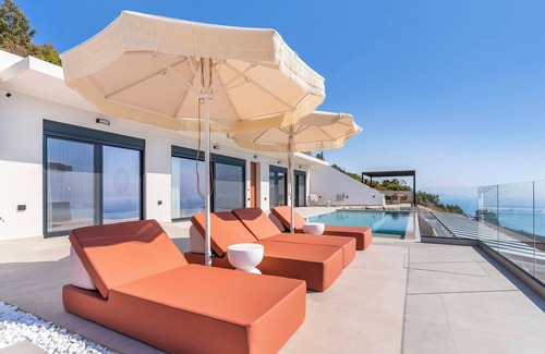 Evgiros Villa | Luxury villa, stunning seaviews!