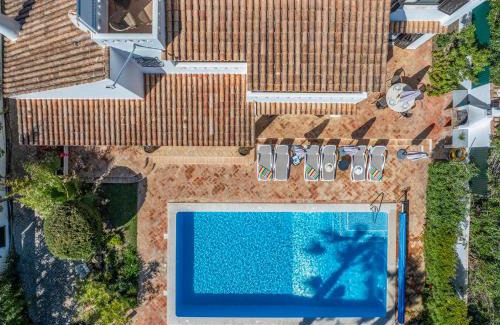 Sesmarias Villa | Luxury Villa, Very Close to Beach + Restaurants, WI FI, Heatable Pool.