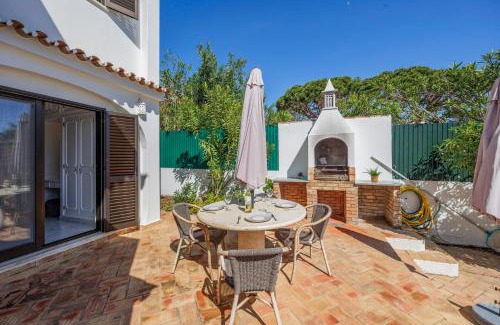 Sesmarias Villa | Luxury Villa, Very Close to Beach + Restaurants, WI FI, Heatable Pool.