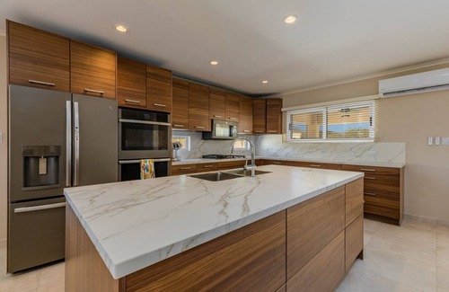 Washington House | Luxury villa w/pool & jacuzzi at an amazing rate