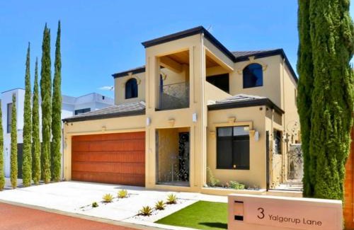 Munster House | Luxury Villa W Pool & Spa 5 BEDROOMS