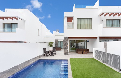 Los Cristianos Villa | Luxury Villa with Pool and air conditioning
